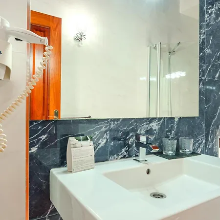 Indiana Boutique 4*